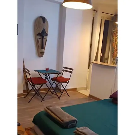 Joli Lumineux Apartment